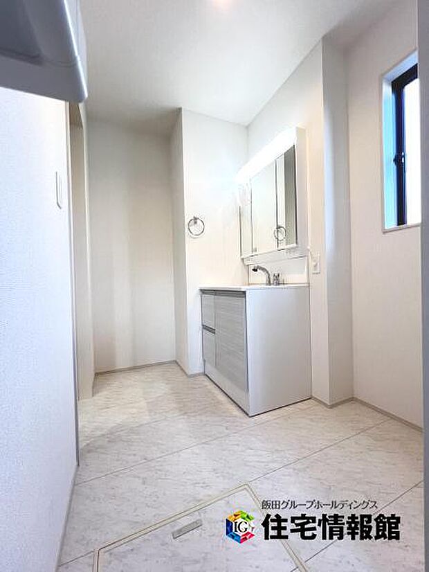 脱衣所は小さなお子様がいるご家庭にも重宝されます。