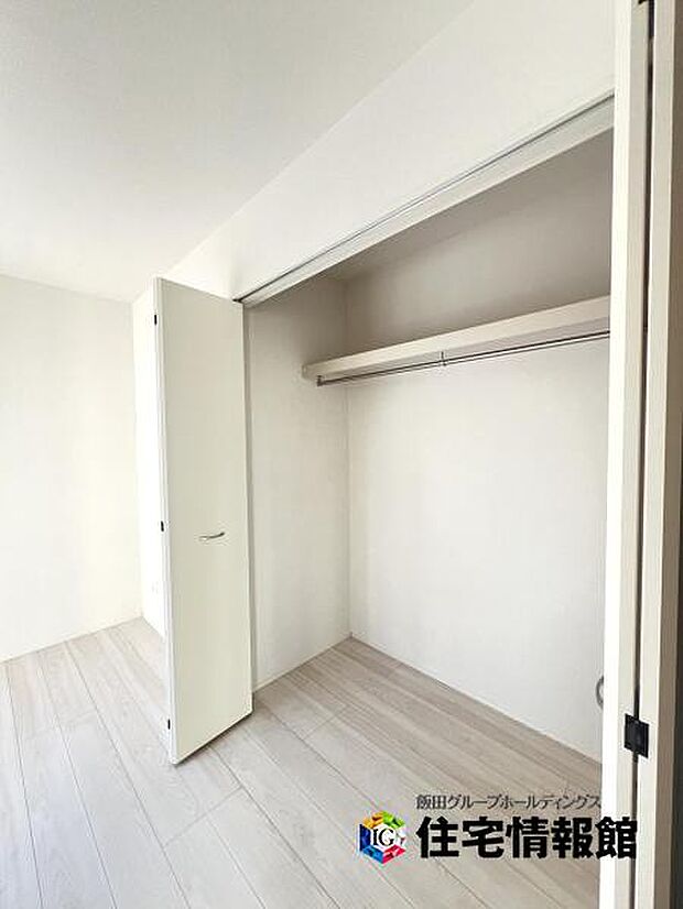 いつでもお部屋をスッキリお使い頂ける収納スペースを設置。