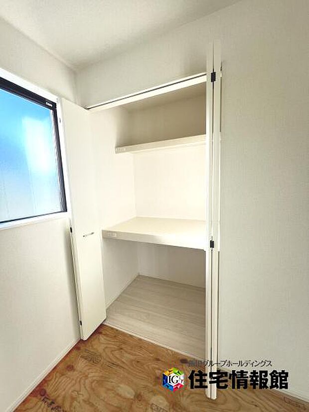 いつでもお部屋をスッキリお使い頂ける収納スペースを設置。