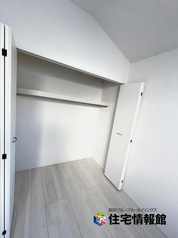 いつでもお部屋をスッキリお使い頂ける収納スペースを設置。