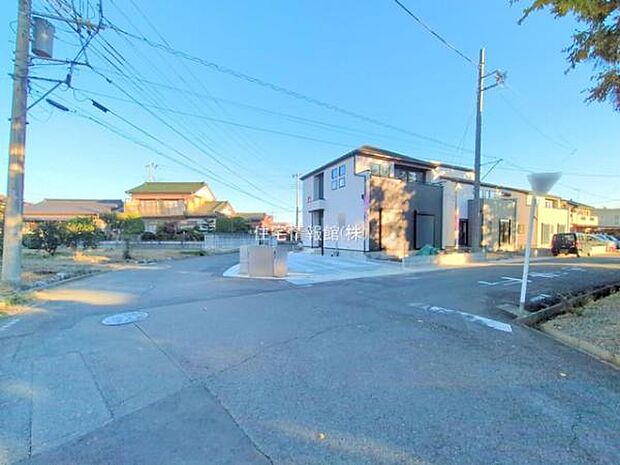 前面道路を含めた現地写真です。