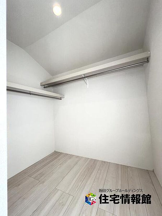 ウォークインクローゼットがあり収納スペースも豊富。季節物もスッキリ片付きそうです。