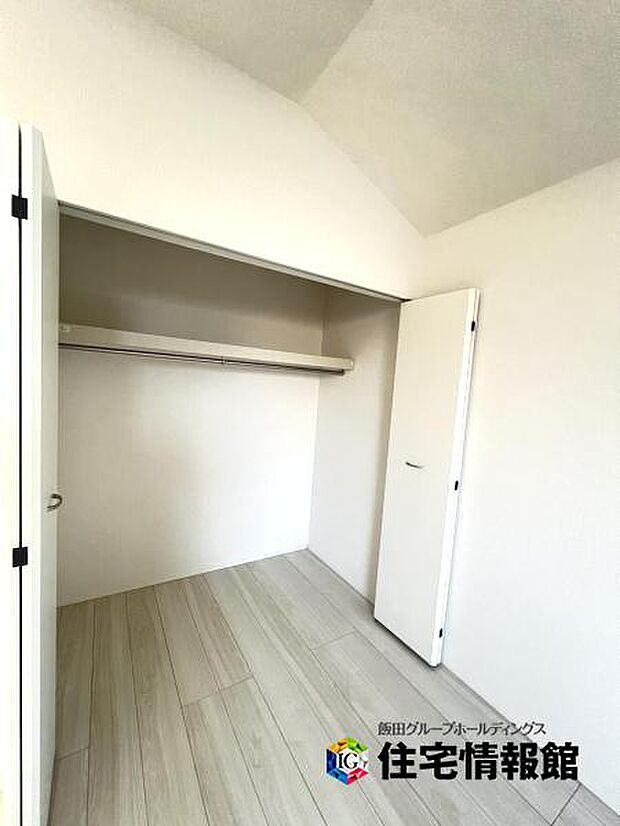 いつでもお部屋をスッキリお使い頂ける収納スペースを設置。