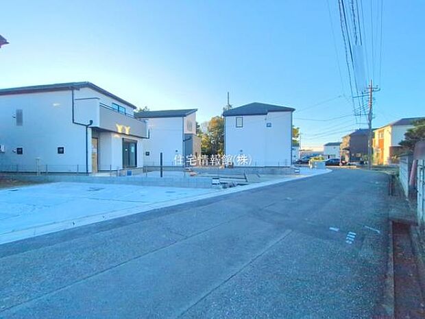 前面道路を含めた現地写真です。