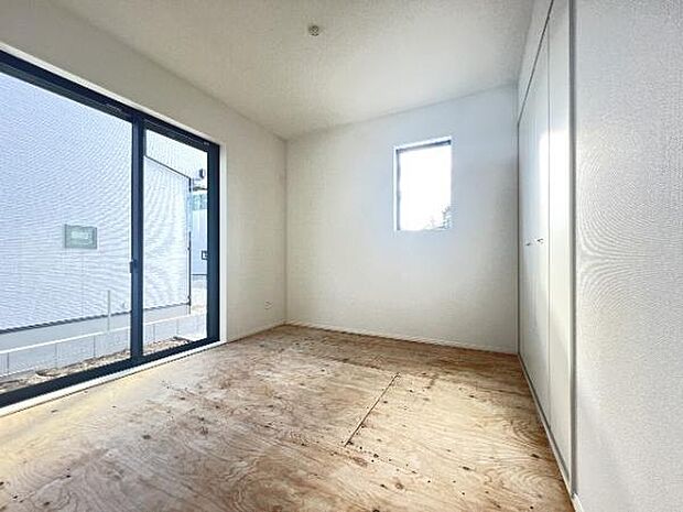 タタミコーナーはお子様のお昼寝やお遊びスペースとして利用できる空間です。