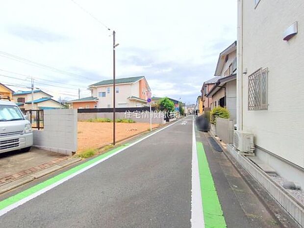 前面道路を含めた現地写真です。