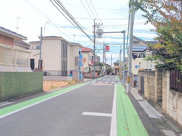 前面道路を含めた現地写真です。