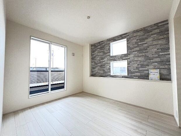 明るい広々とした主寝室でご家族ゆっくりお休みになれますね。