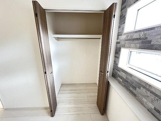 中の物を確認しやすく、取り出しやすい収納スペース。お部屋を広々とお使いいただけます。