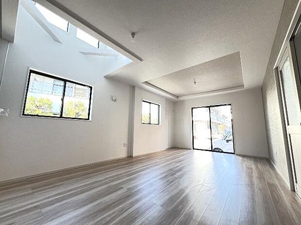 家族とゆったり時間を過ごせるリビングダイニング。