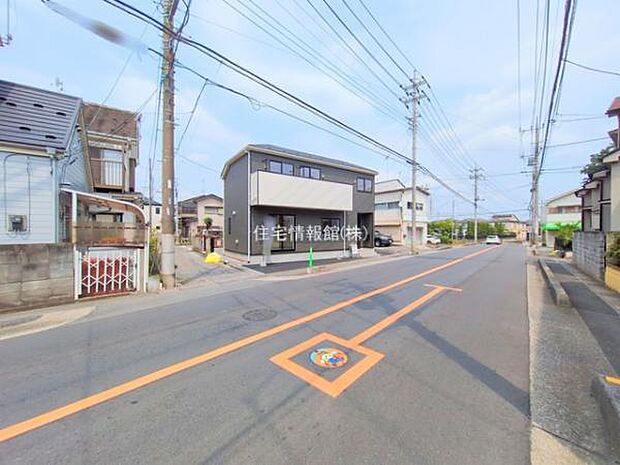 前面道路を含めた現地写真です。