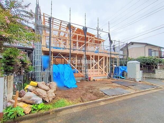 前面道路を含めた現地写真です。