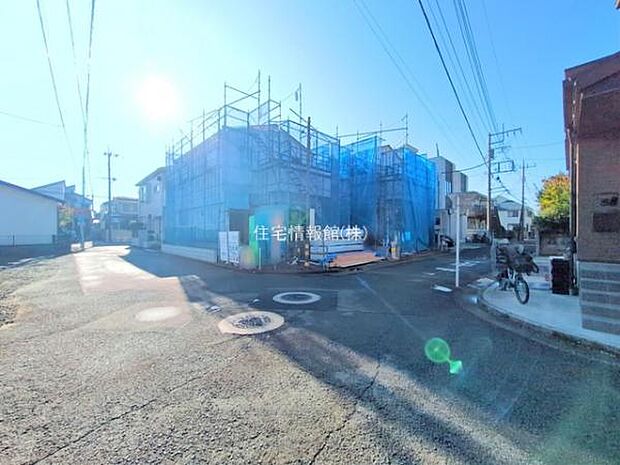 前面道路を含めた現地写真です。