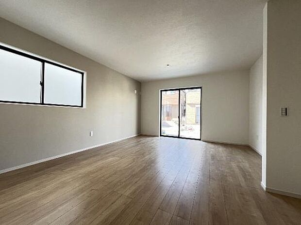 暖かな日差しが差し込むリビングダイニングです。