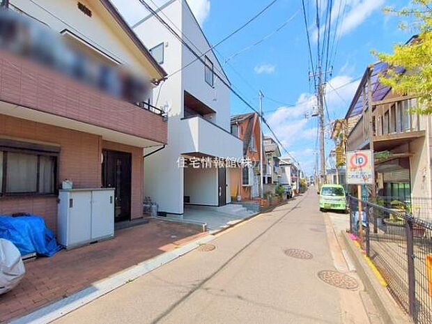 前面道路を含めた現地写真です。