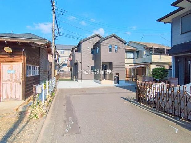 前面道路を含めた現地写真です。