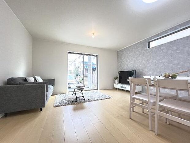 リビングダイニングになります。ご家族そろっての素敵な空間になりそうですね。