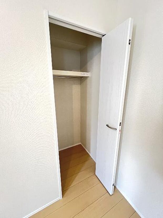 中の物を確認しやすく、取り出しやすい収納スペース。お部屋を広々とお使いいただけます。