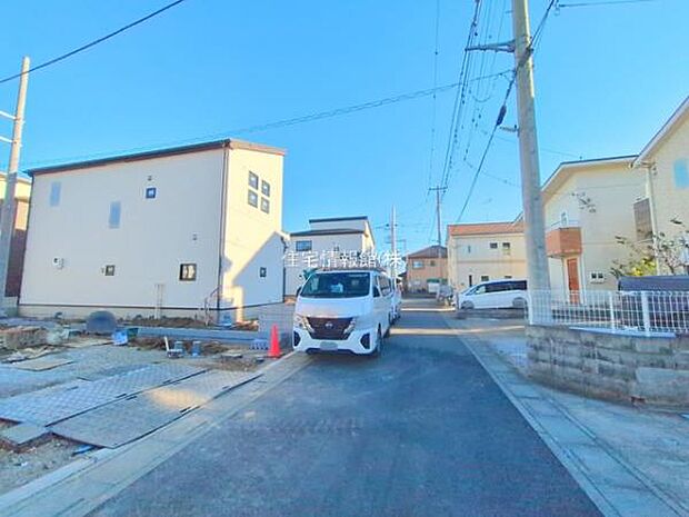 前面道路を含めた現地写真です。