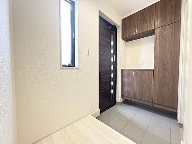 いつも気持ちよくご家族を迎えられる玄関です。