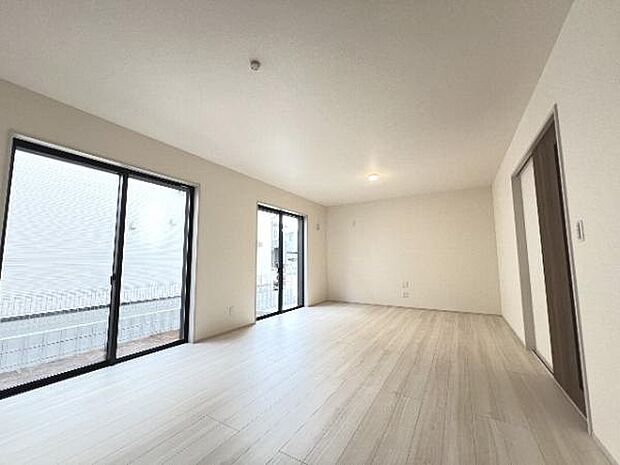 リビングダイニングになります。ご家族そろっての素敵な空間になりそうですね。