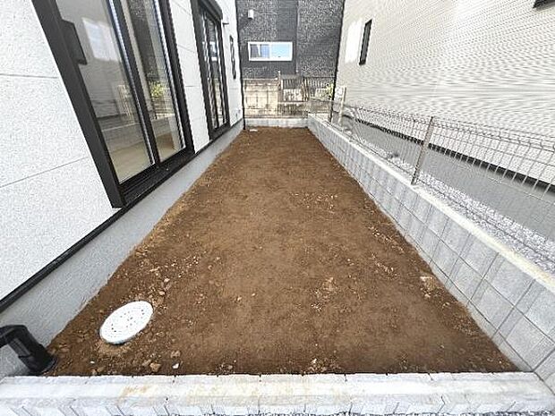 お庭スペースは、ガーデニングやお子様との外遊びなど多彩な用途でお楽しみいただけます。