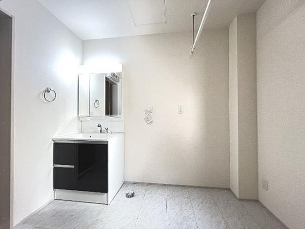 快適で清潔感がある脱衣スペースです。