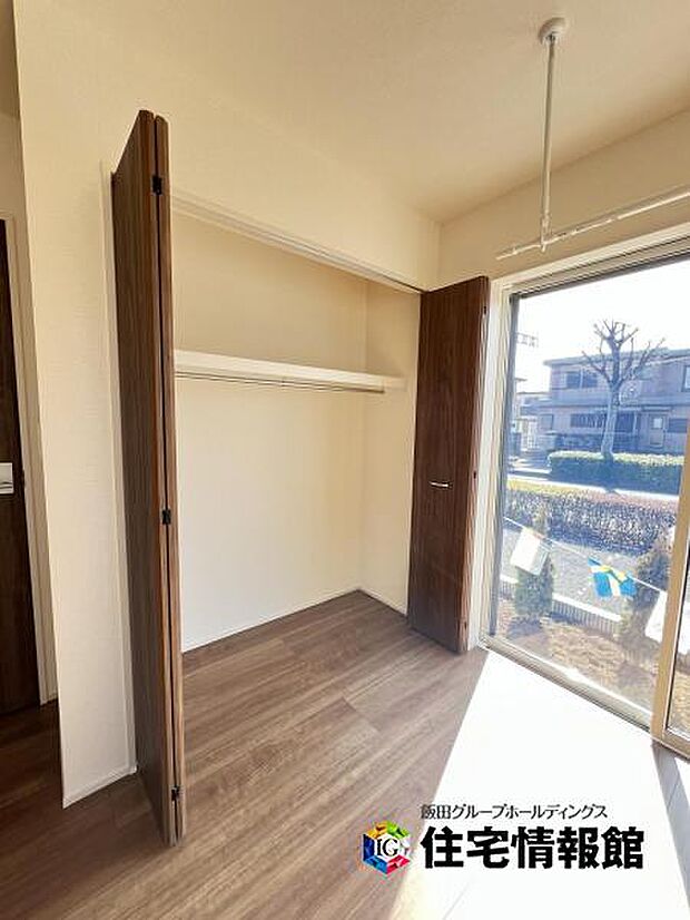 いつでもお部屋をスッキリお使い頂ける収納スペースを設置。