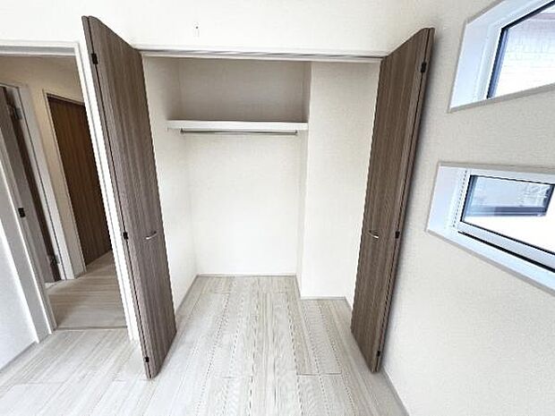 いつでもお部屋をスッキリお使い頂ける収納スペースを設置。