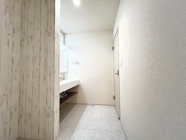 快適で清潔感がある脱衣スペースです。