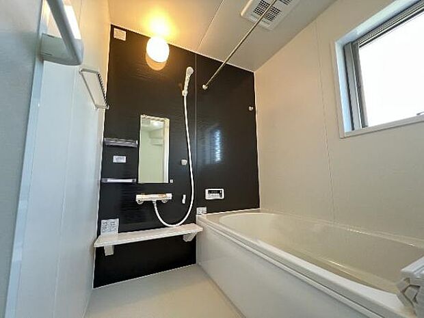 スタイリッシュな浴室で1日の疲れをゆったり癒されるのもいいですね。