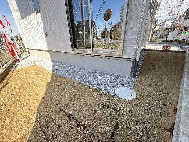 お庭スペースは、ガーデニングやお子様との外遊びなど多彩な用途でお楽しみいただけます。