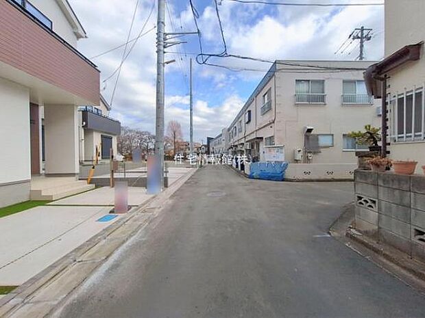 前面道路を含めた現地写真です。