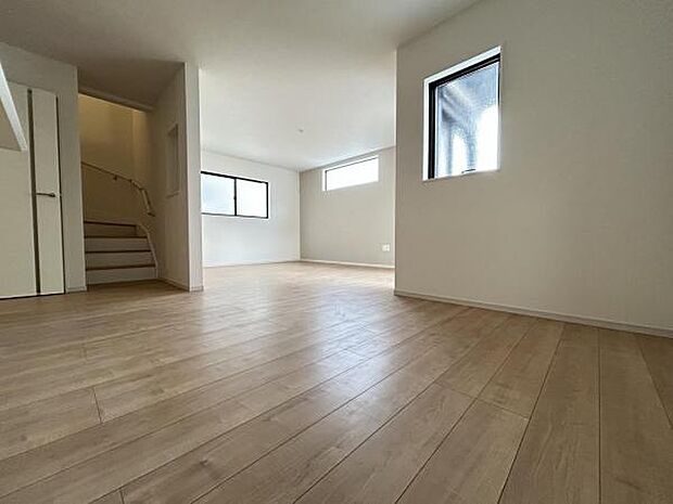 リビングダイニングになります。ご家族そろっての素敵な空間になりそうですね。