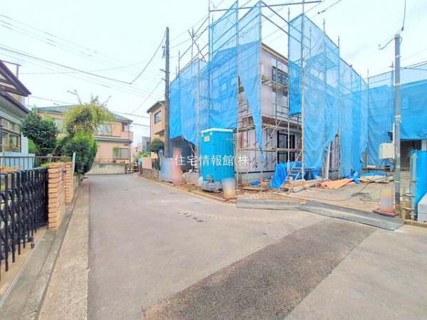 前面道路を含めた現地写真です。