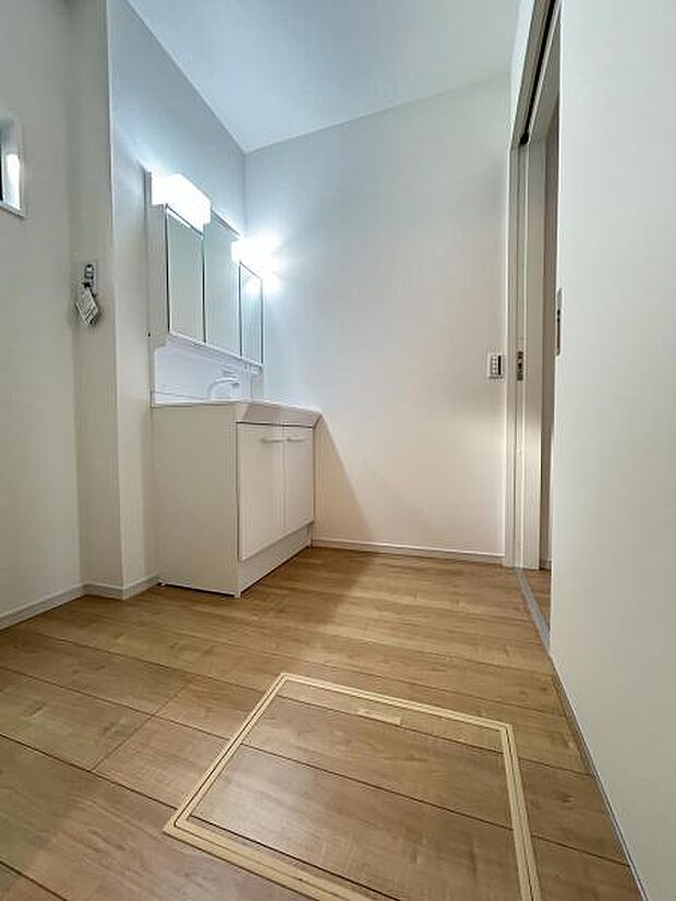 脱衣所は小さなお子様がいるご家庭にも重宝されます。