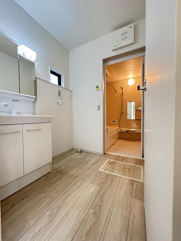 お天気を気にせずお洗濯ができ、室内干し可能です。