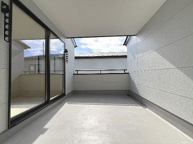 ルーフバルコニーは開放感があり、洗濯物を干すだけでなく、ご家族に合わせた楽しみ方ができますね。