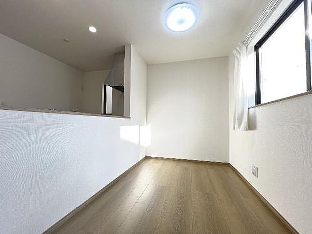 ご家族でゆったり食事が楽しめるダイニングスペースです。