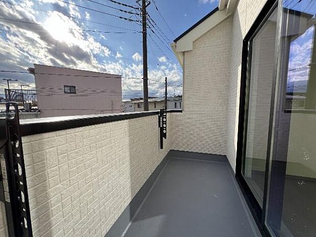 お洗濯ものを気持ち良く太陽の光で干せるのが嬉しいですね。