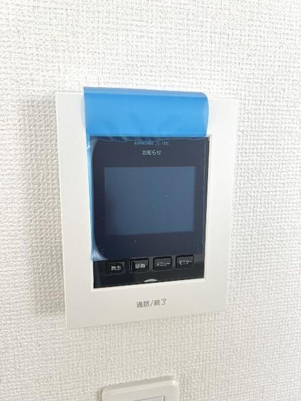 訪問者が一目で分かるTVモニタ付きインターフォンを装備した心強さも魅力なお住まいです。