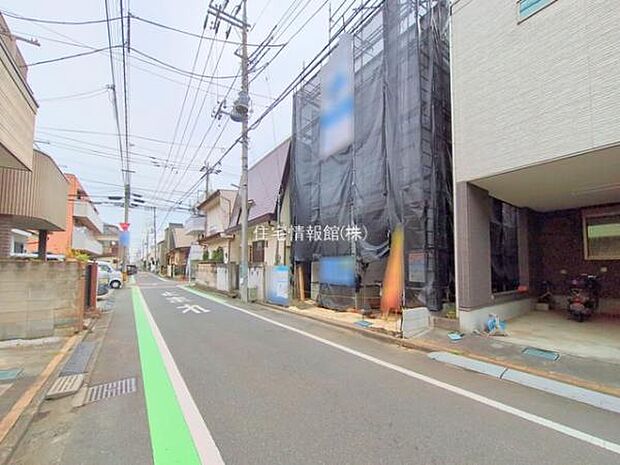 前面道路を含めた現地写真です。