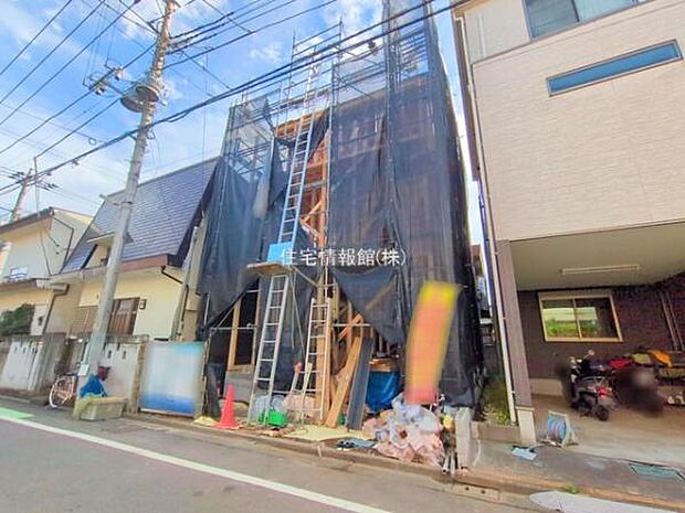 前面道路を含めた現地写真です。