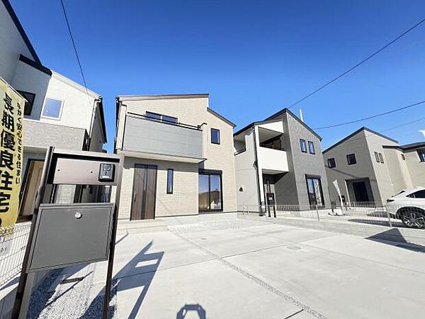 駐車場ももちろん完備しておりますのでお車所有の方にも心強いです。