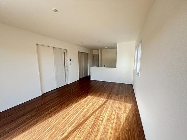 リビングダイニングになります。ご家族そろっての素敵な空間になりそうですね。