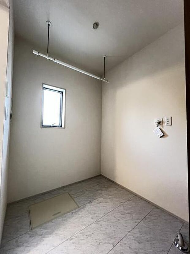 脱衣所は小さなお子様がいるご家庭にも重宝されます。