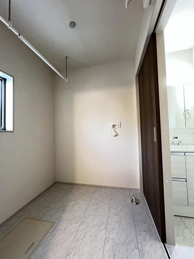 脱衣所は小さなお子様がいるご家庭にも重宝されます。