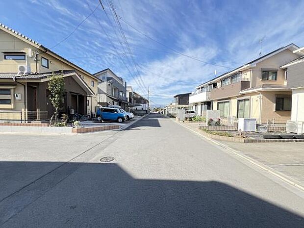 駐車場ももちろん完備しておりますのでお車所有の方にも心強いです。