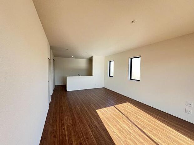 リビングダイニングになります。ご家族そろっての素敵な空間になりそうですね。