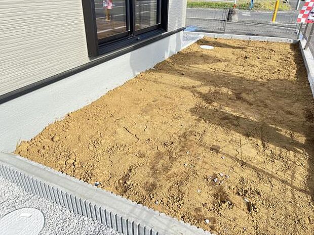 お庭スペースは、ガーデニングやお子様との外遊びなど多彩な用途でお楽しみいただけます。